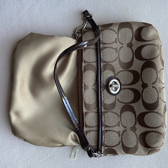 Coach wristlet. - Picture 3 of 16